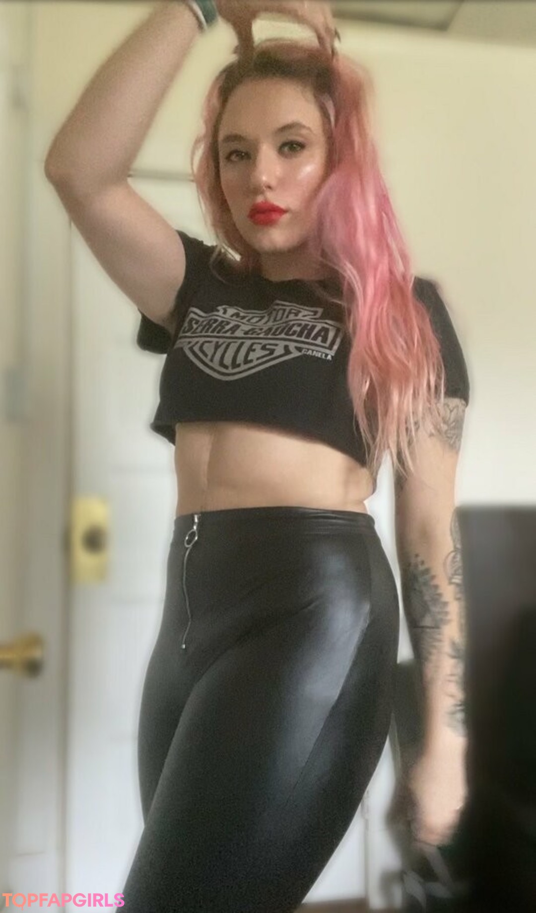 Naakte gelekte OnlyFans-foto van Nirvana #12 Naakte gelekte OnlyFans-foto van Nirvana #12