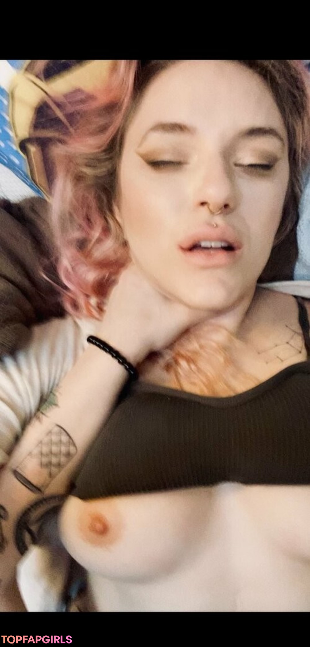 Naakte gelekte OnlyFans-foto van Nirvana #17 Naakte gelekte OnlyFans-foto van Nirvana #17