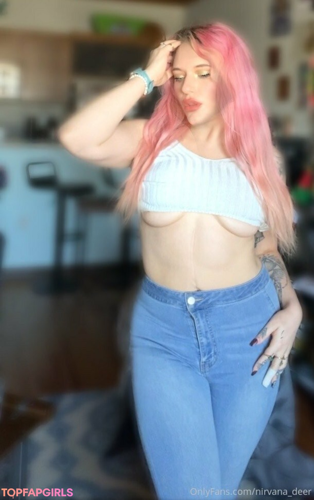 Naakte gelekte OnlyFans-foto van Nirvana #4 Naakte gelekte OnlyFans-foto van Nirvana #4