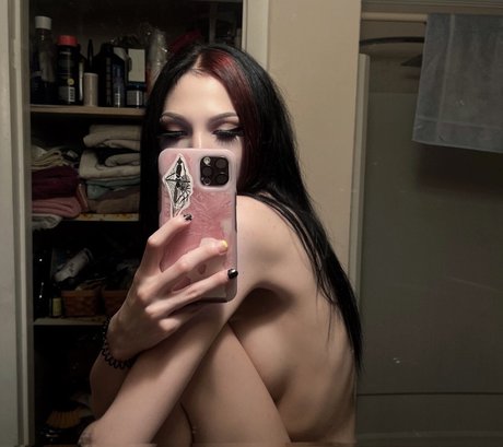 Naakte gelekte OnlyFans-foto van Babymorte