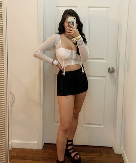 Naakte gelekte OnlyFans-foto van Mysticbookangel