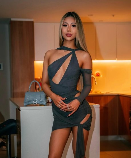 Naakte gelekte OnlyFans-foto van Michelle Lee