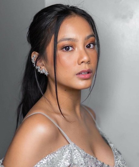 Naakte gelekte OnlyFans-foto van Ylona Garcia