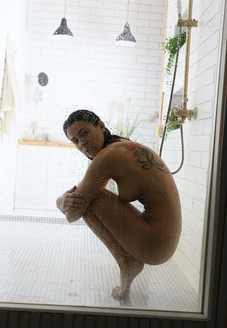 Naakte gelekte OnlyFans-foto van Alice Kelly