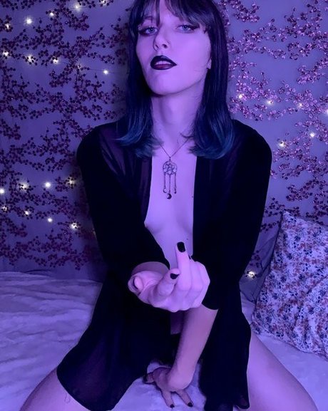 Naakte gelekte OnlyFans-foto van Starlite Anise
