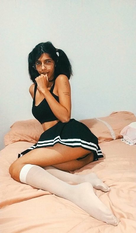 Naakte gelekte OnlyFans-foto van Emiloli