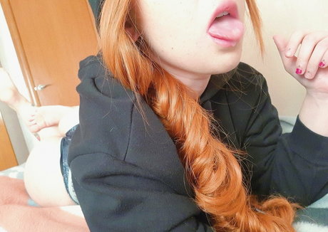 Naakte gelekte OnlyFans-foto van Mimo Suicide