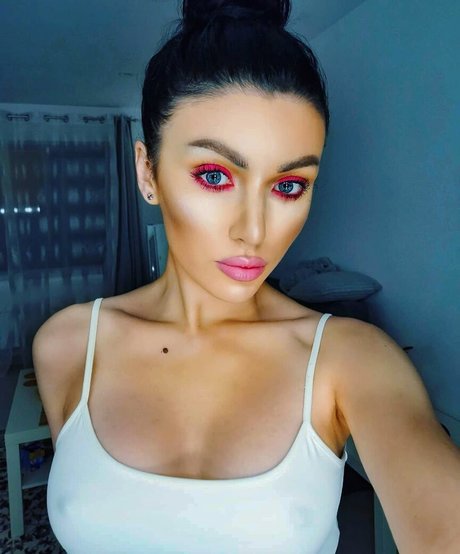 Naakte gelekte OnlyFans-foto van Denise Caissim
