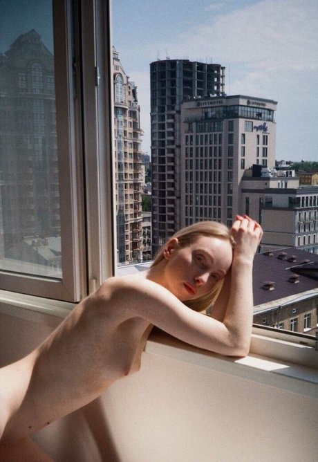 Naakte gelekte OnlyFans-foto van Polina Kobzeva