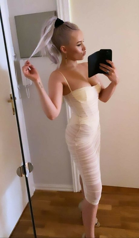 Naakte gelekte OnlyFans-foto van Sonyatheevil