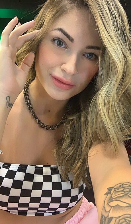 Naakte gelekte OnlyFans-foto van Leticia Escariao