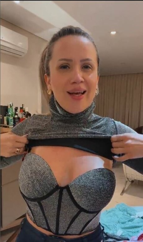 Naakte gelekte OnlyFans-foto van Ivana Poitevin