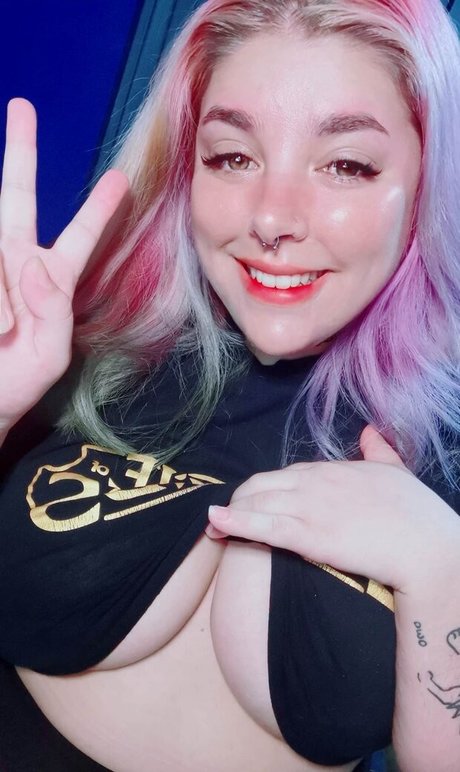 Naakte gelekte OnlyFans-foto van Firefliesirl