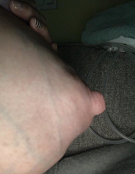 Naakte gelekte OnlyFans-foto van Milkmama