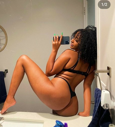 Naakte gelekte OnlyFans-foto van Saturnswrld