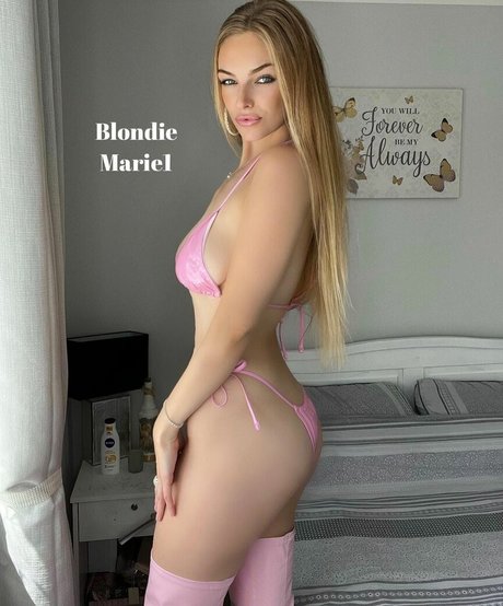 Naakte gelekte OnlyFans-foto van Blondie Marie