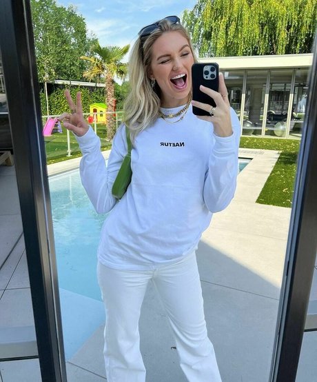 Naakte gelekte OnlyFans-foto van Romee Strijd