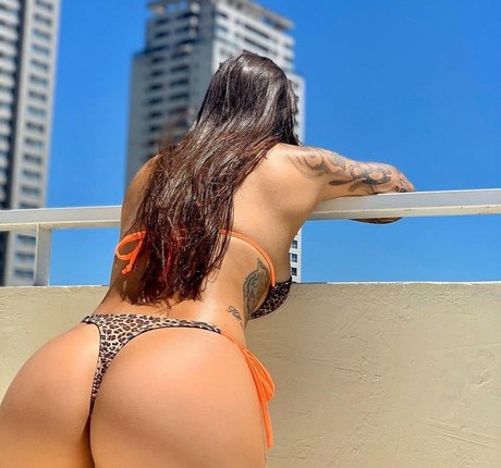 Naakte gelekte OnlyFans-foto van Julieta Gandulfo