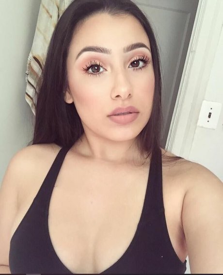 Naakte gelekte OnlyFans-foto van Victoriaines