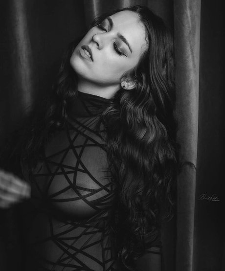 Naakte gelekte OnlyFans-foto van Fine Wolfanguar