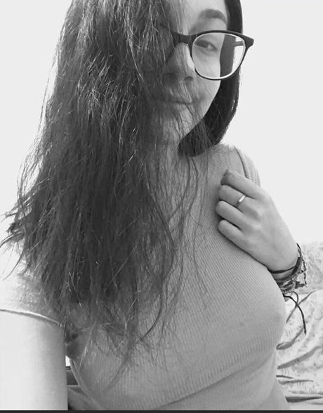 Naakte gelekte OnlyFans-foto van Montselopezz