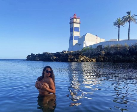 Naakte gelekte OnlyFans-foto van Gemma Kinsley