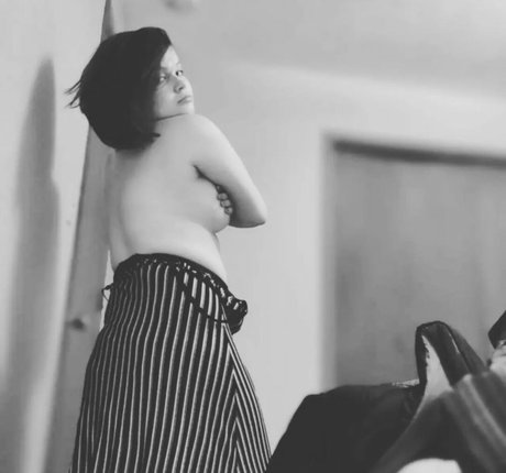 Naakte gelekte OnlyFans-foto van Croline Cpelri