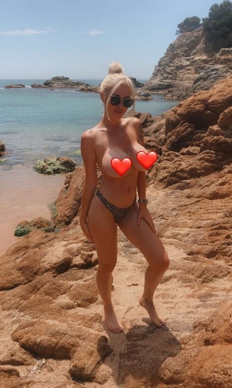 Naakte gelekte OnlyFans-foto van Annawhitebunny