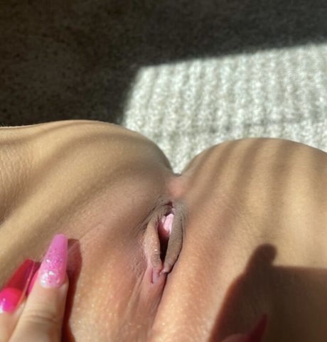 Naakte gelekte OnlyFans-foto van Kate Strada