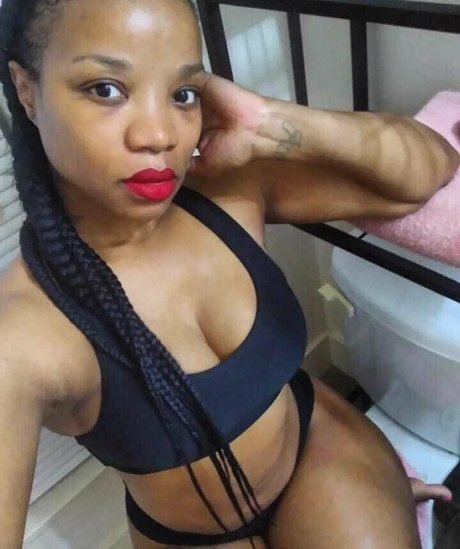 Naakte gelekte OnlyFans-foto van Sweetest Peach