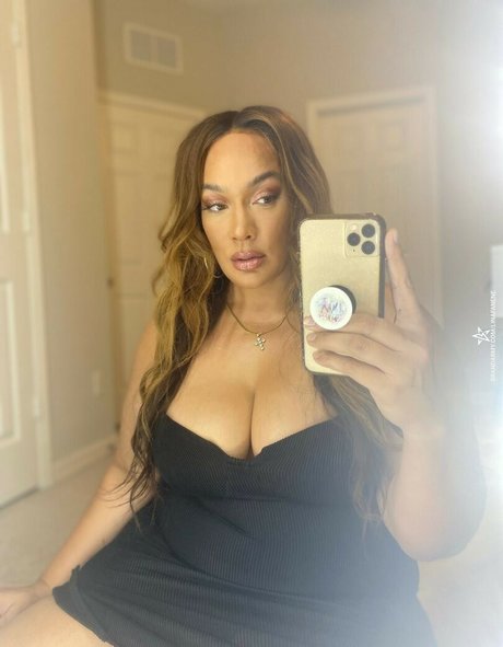 Naakte gelekte OnlyFans-foto van Nia Jaxlina Fanene
