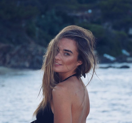 Naakte gelekte OnlyFans-foto van Elena Berri