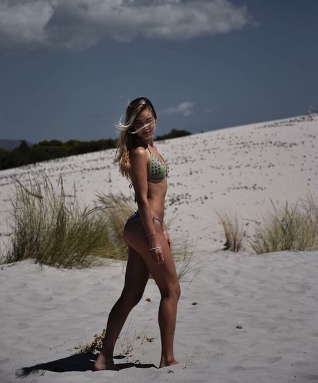 Naakte gelekte OnlyFans-foto van Elena Berri