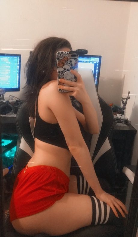 Naakte gelekte OnlyFans-foto van Kylieeow