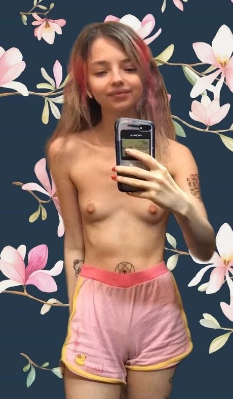 Naakte gelekte OnlyFans-foto van Yesterdaisygirl