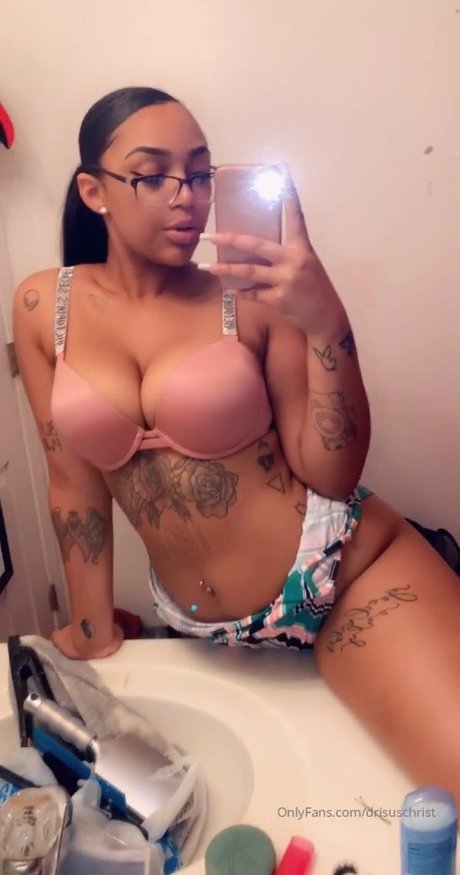 Naakte gelekte OnlyFans-foto van Drisuschrist