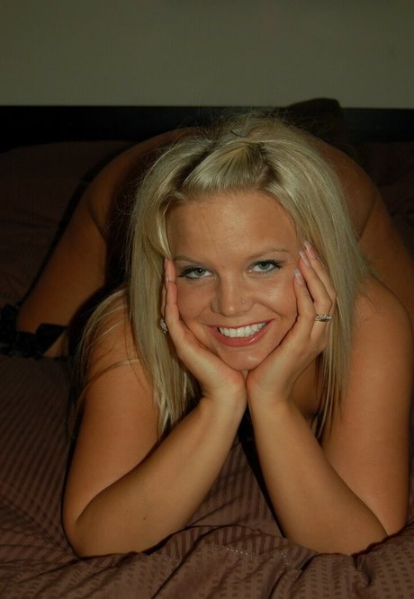 Naakte gelekte OnlyFans-foto van Ashleigh