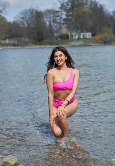 Naakte gelekte OnlyFans-foto van Meeti Kahler
