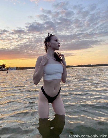 Naakte gelekte OnlyFans-foto van Rika Lovnse