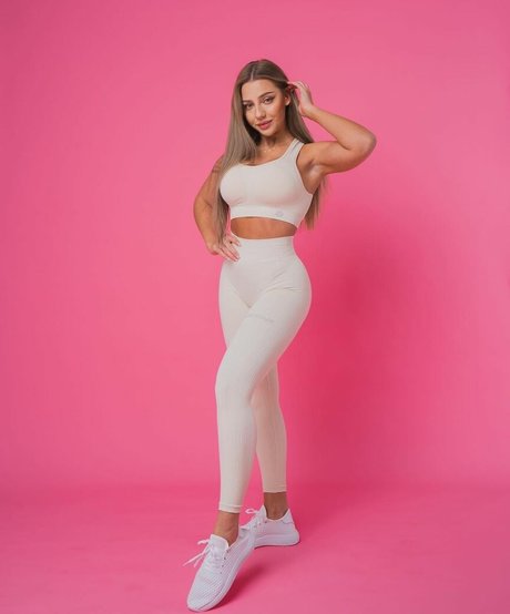 Anya Hryshchenko