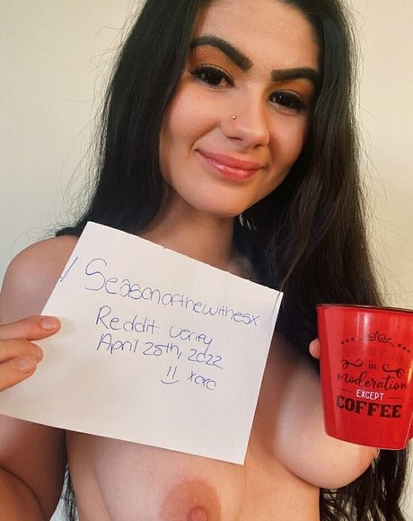 Naakte gelekte OnlyFans-foto van Rare Rose