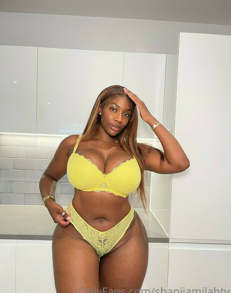 Naakte gelekte OnlyFans-foto van Shani Jamilah