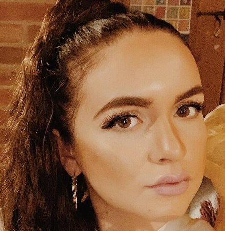 Naakte gelekte OnlyFans-foto van Ceri Pryce