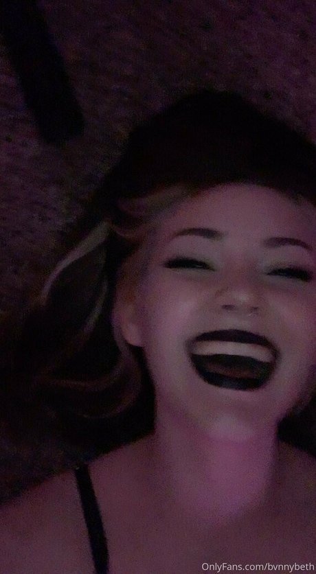 Naakte gelekte OnlyFans-foto van Bvnnybeth