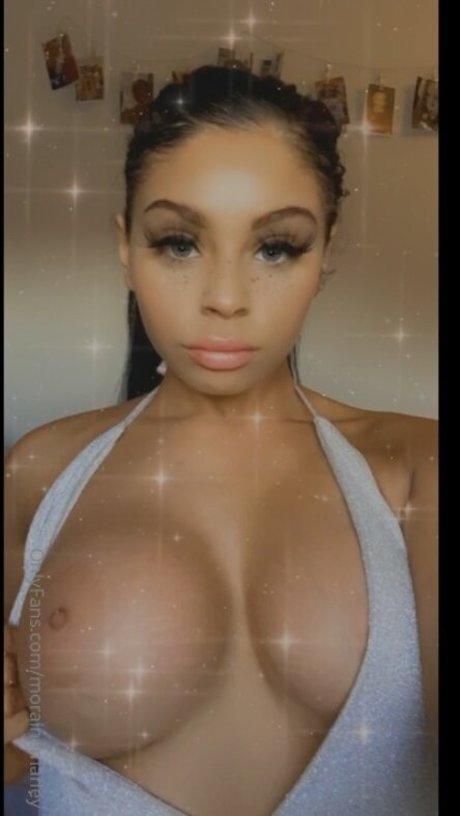 Naakte gelekte OnlyFans-foto van Morainemarley