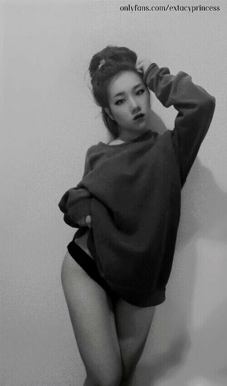 Naakte gelekte OnlyFans-foto van Sxxxtacy