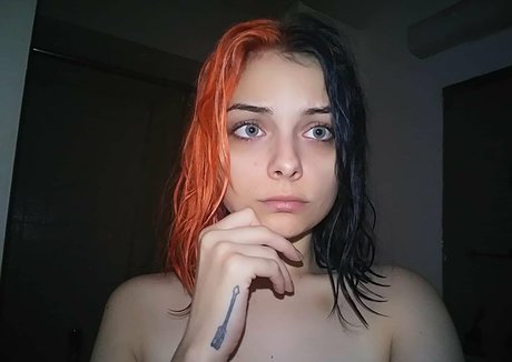 Naakte gelekte OnlyFans-foto van Prettyparasite