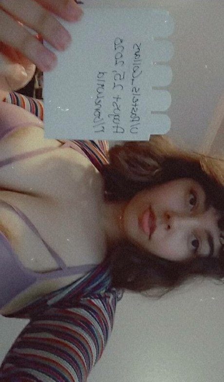 Naakte gelekte OnlyFans-foto van Any Baby Mooshi
