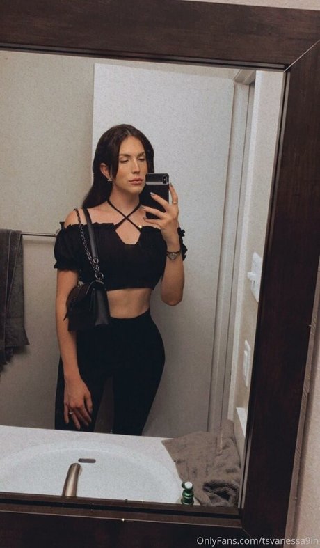Naakte gelekte OnlyFans-foto van Vanessa9in