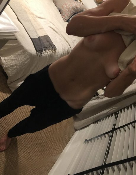 Naakte gelekte OnlyFans-foto van Tessa James